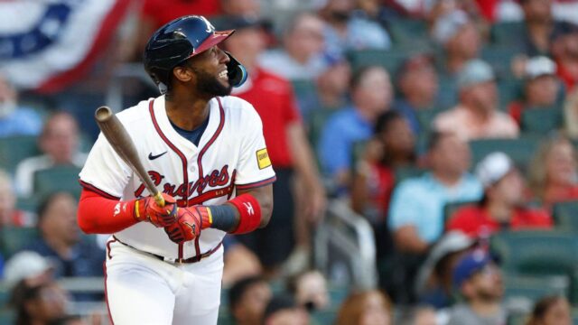 Jurickson Profar di lapangan bisbol, larangan bermain 2026