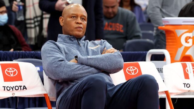 Pelatih basket Syracuse Adrian Autry dipecat setelah tiga musim, fokus pada masa depan tim.